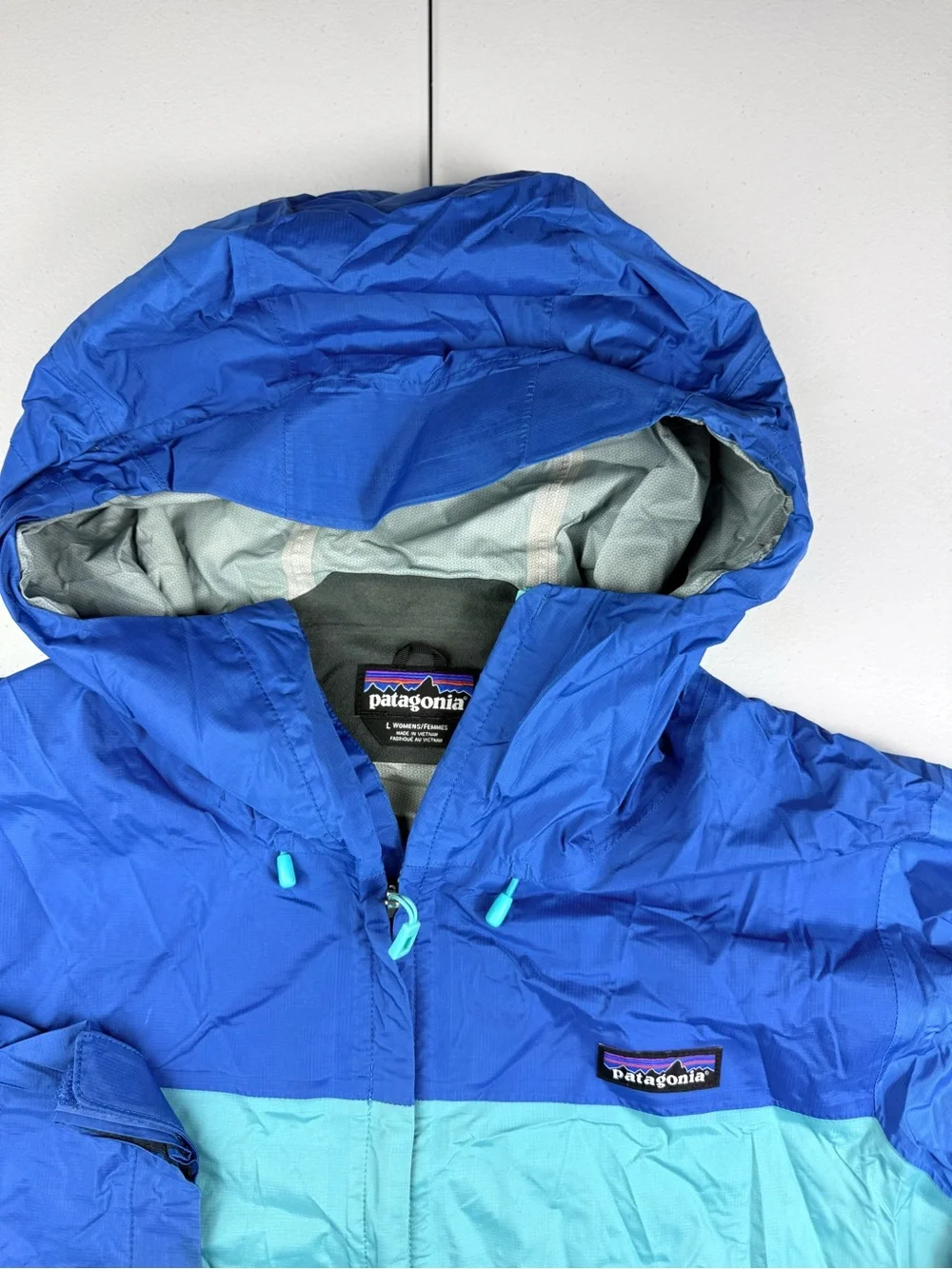 Patagonia torrentshell Women's Two-Tone Blue & Aqua Hooded Ski Jacket